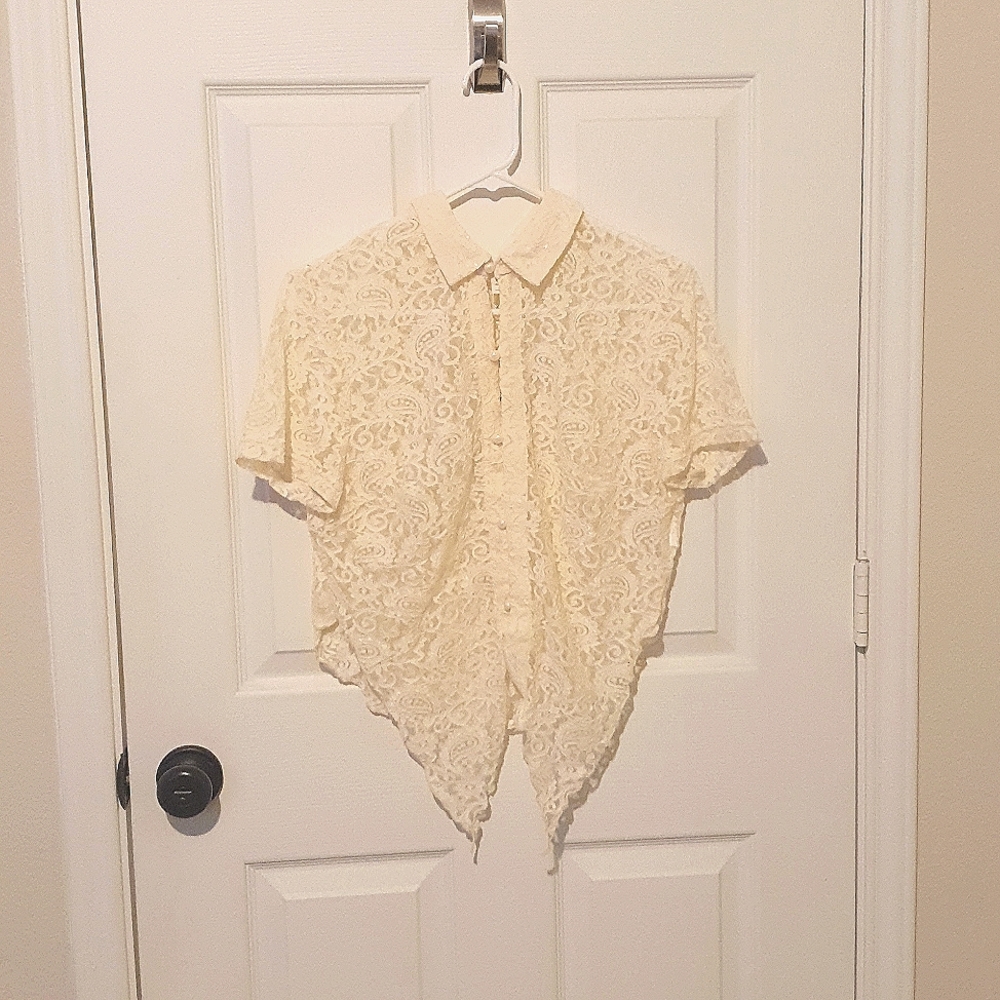 White Shortsleeve Top